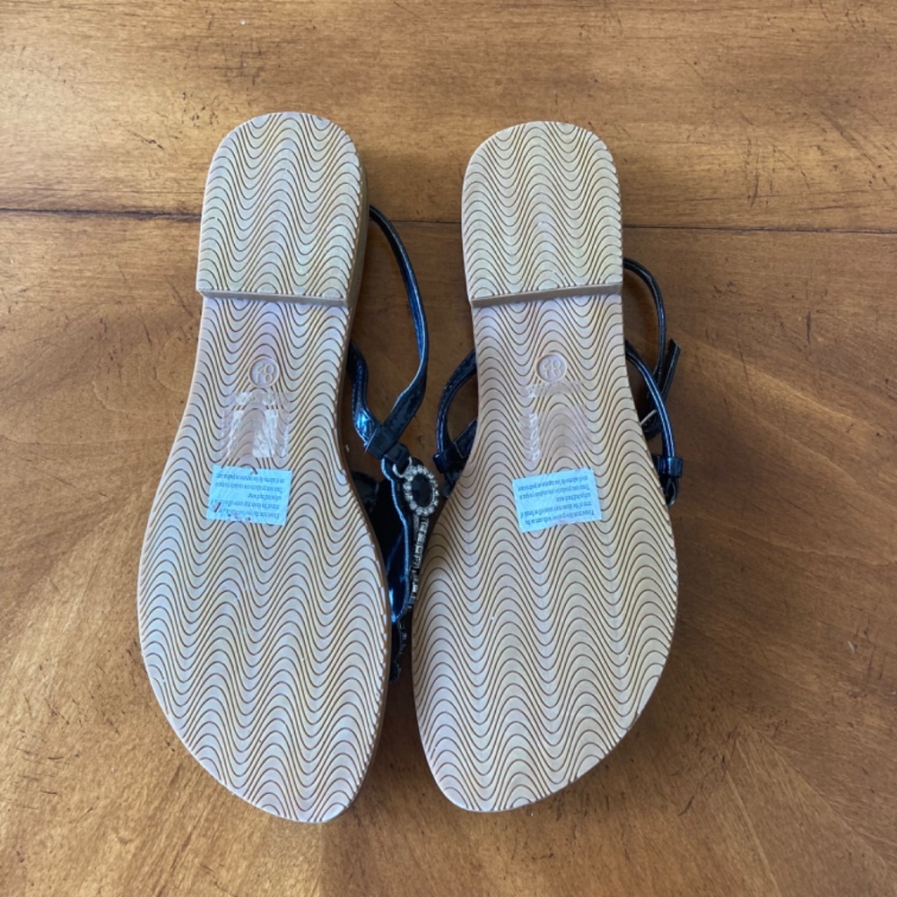 Bamboo Sandals 8.5 Black and Silver Thongs - Picture 3 of 3